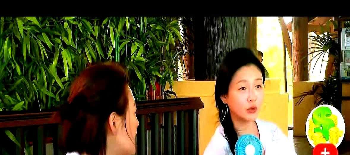 大s去世前最后一次参加综艺，现在看她有点吓人。当时她应该是在给头部做保养