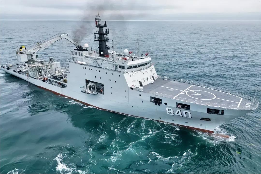 平时大家光盯着主力舰艇看了，好多辅助舰艇关注的比较少，图片这款舰艇大家认识吗？