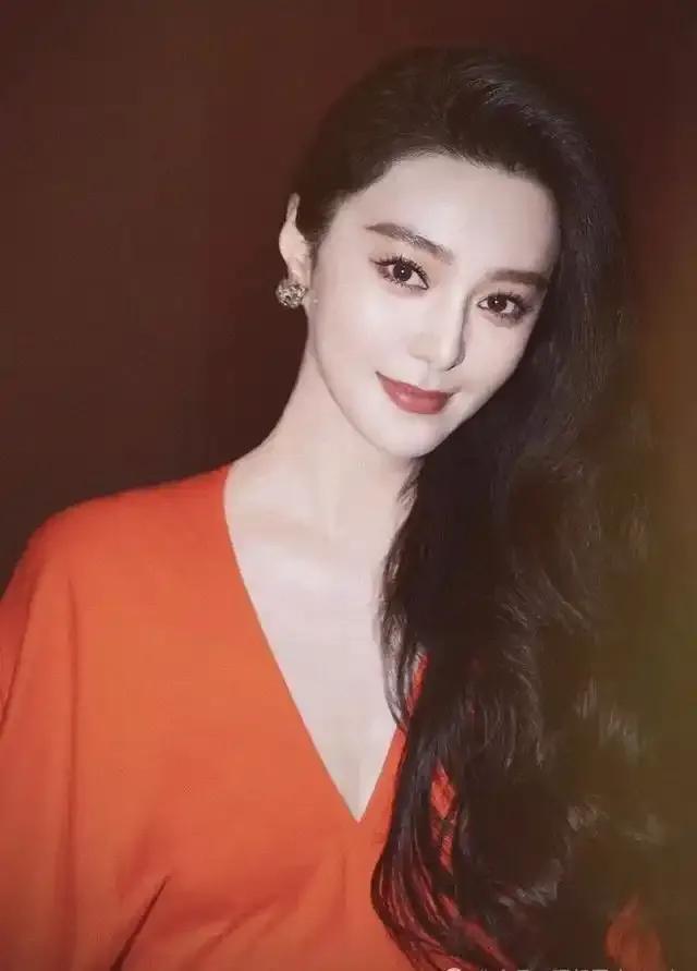其实她一直在圈里工作，只是不能在影视剧和电视里露脸了而已...2000年以后，