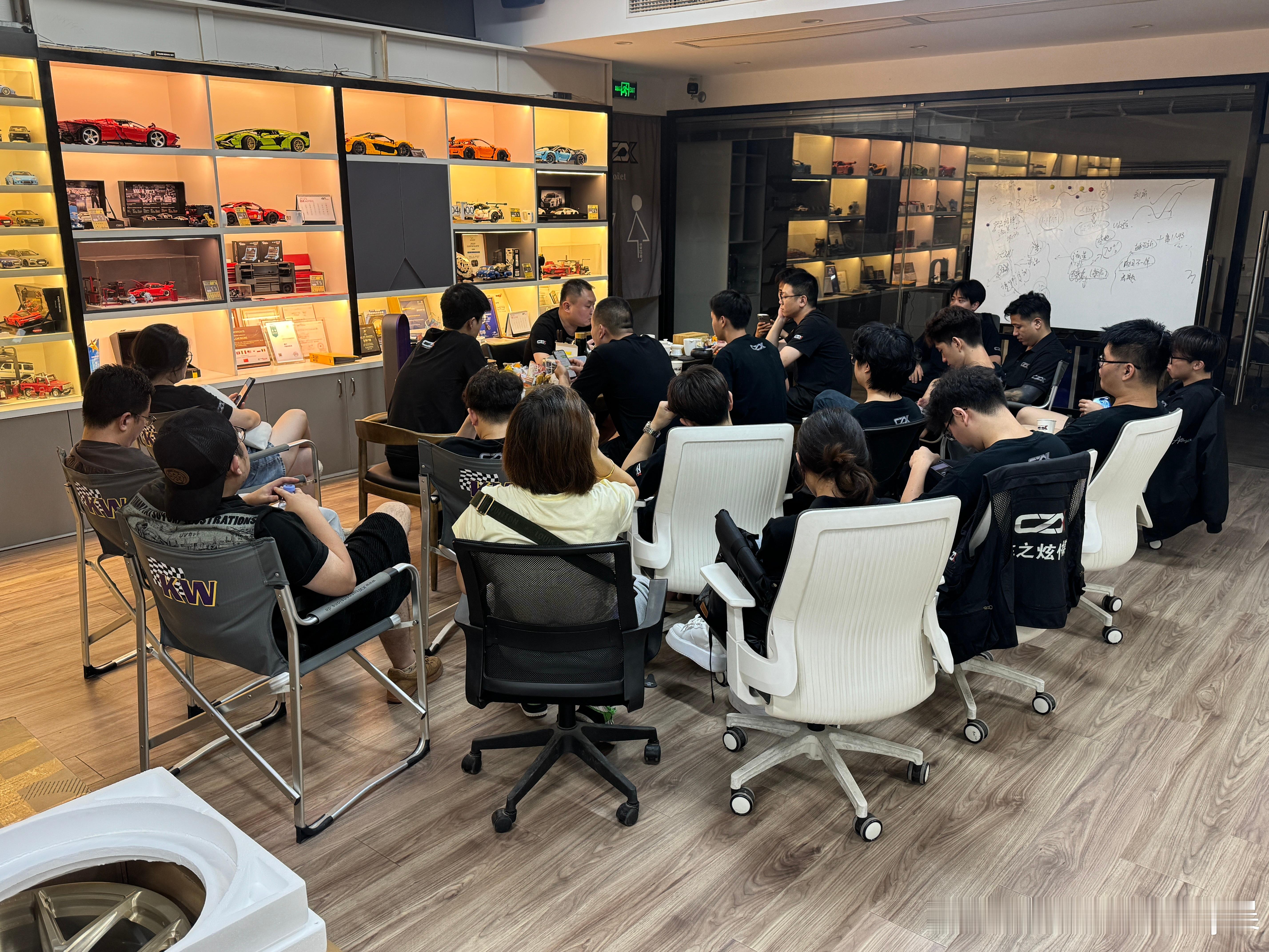 开会发薪复盘22人团队15天发一次不拖欠不押薪享福利​​​