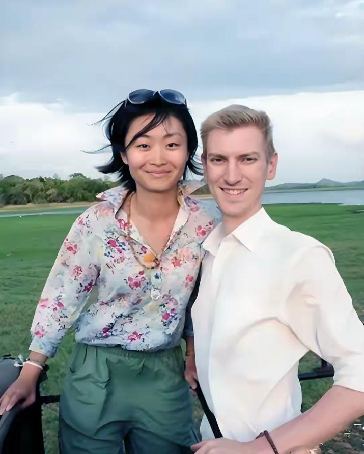 央视名嘴敬一丹的学霸女儿王尔晴今年40岁了！当年她风光嫁给苏格兰小伙尼克，羡煞旁