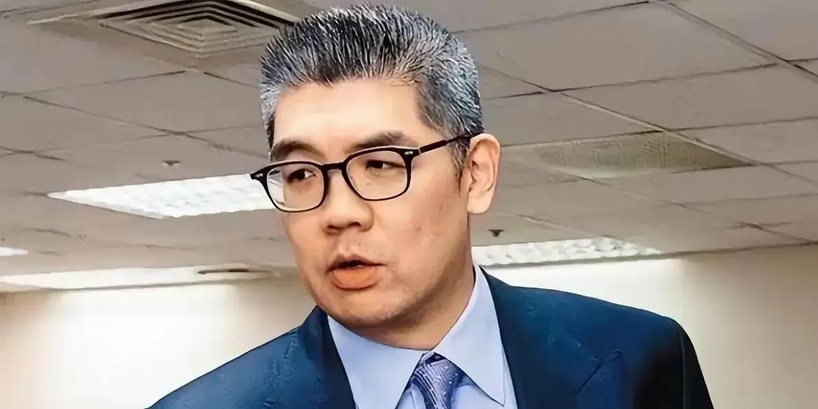 连胜文人设可能要崩塌了？前脚连胜文在军购预算案中力挺韩国瑜，批评季麟连。现在连胜