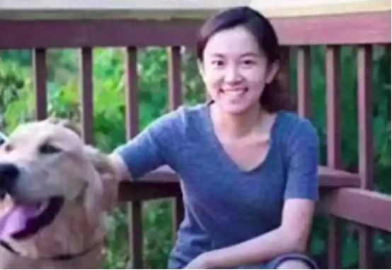 “你应该滚回中国去！”“别用亚洲人的脏习惯喂我的孩子！”2019年美国一男子不断