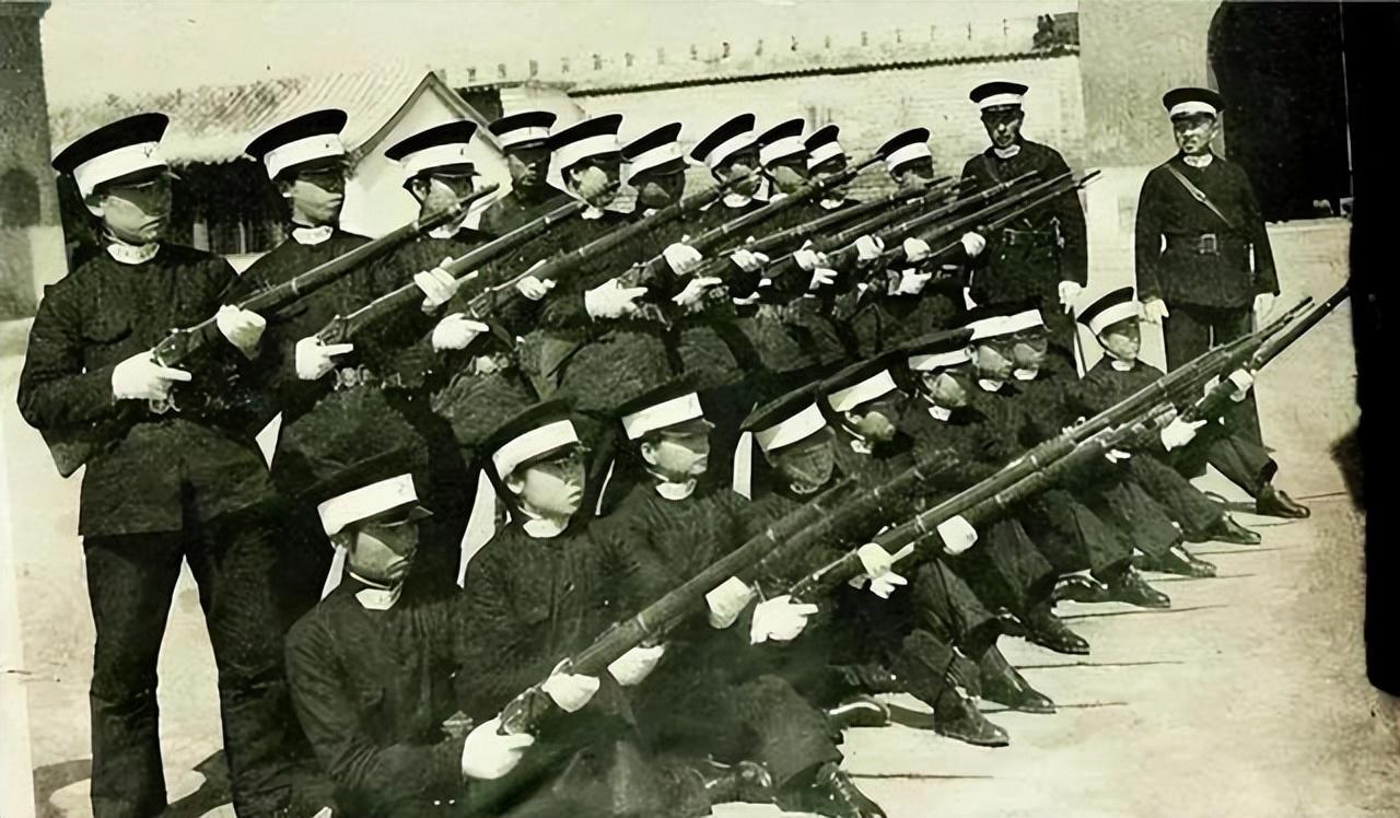 日本战败后，我国百万“汉奸”去哪了？说出来你别不信 日本投降那天，三百万“汉