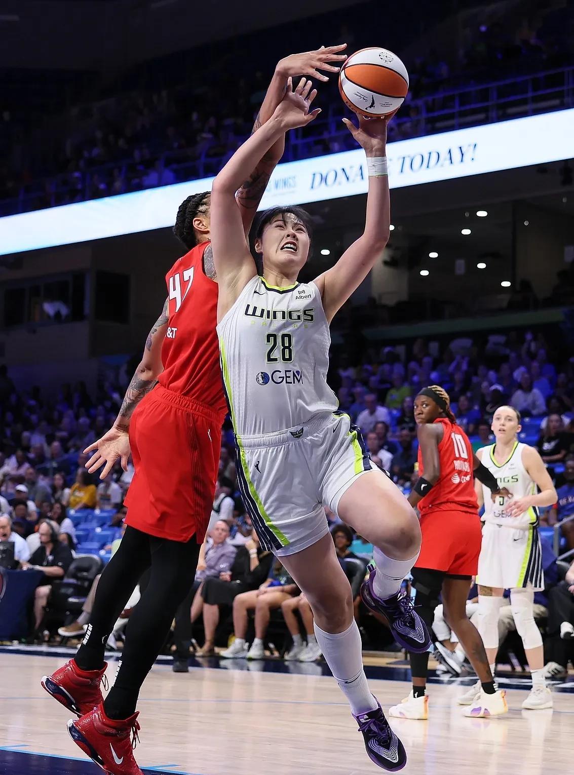周琦要是有李月汝一半的努力，现在依然在NBA待着了！今天李月汝给了球迷一个大惊