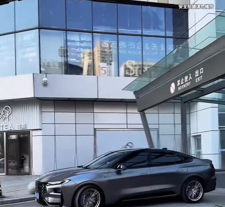 2025款蒙迪欧。为了彻底打败雅阁，福特这次真的是下血本了，拿新款蒙迪欧降幅
