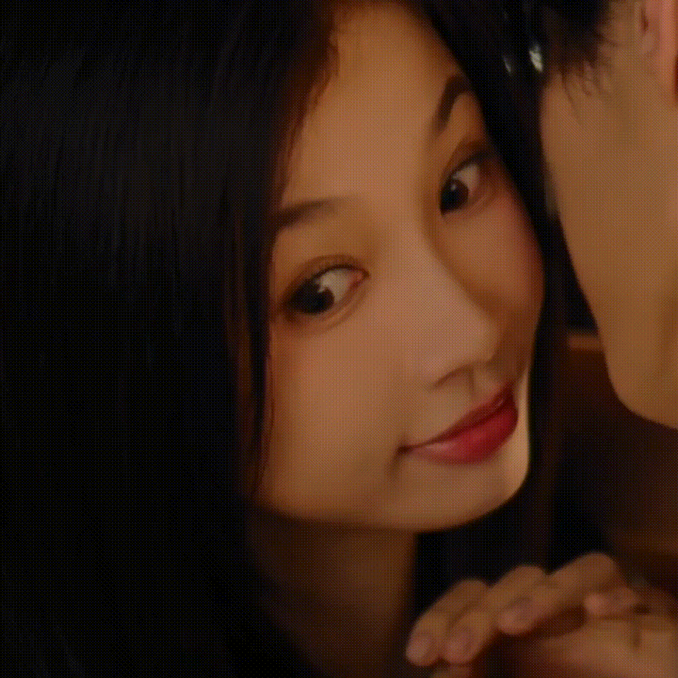 双轨这个动图太好笑了，宣传剧的时候，宣传词是虞书欣何与伪骨科倾情虐恋，姜暮和哥哥