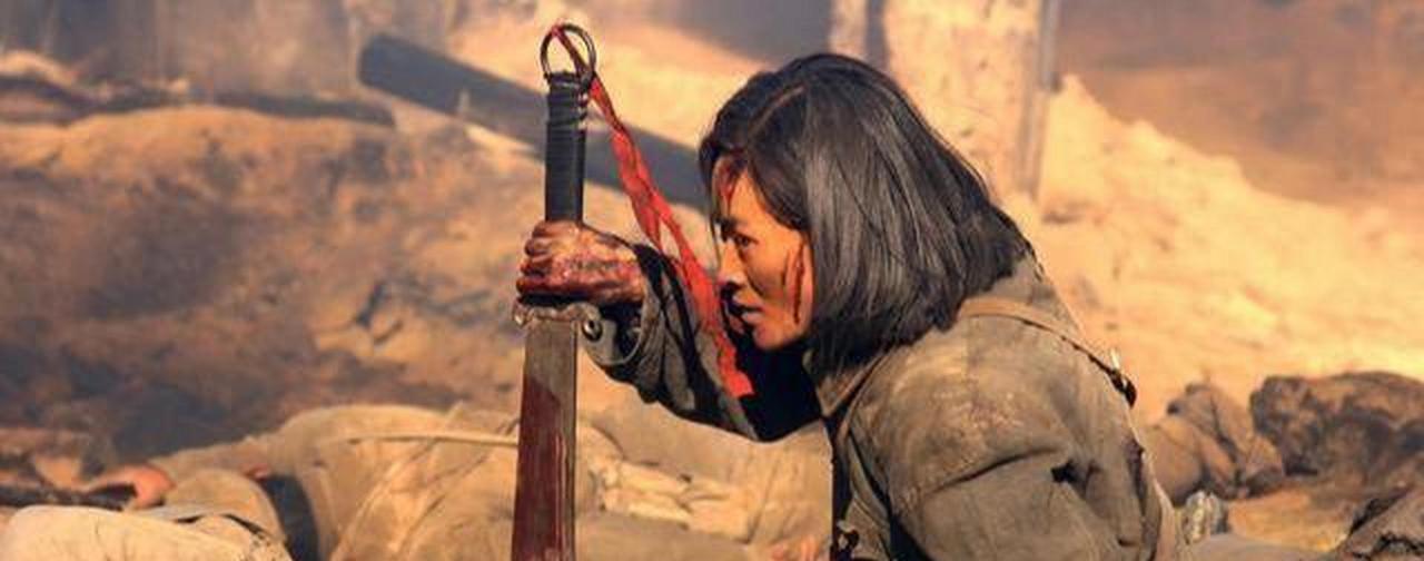 1937年，地主王学文在家门口，发现一个20多岁的女兵。她脸色蜡黄，军衣上沾