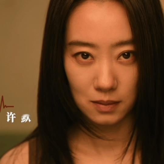 坏了真让张小斐演上坏女人了坏了！张小斐演坏女人也太对味了！新剧里黑长直白大褂的女