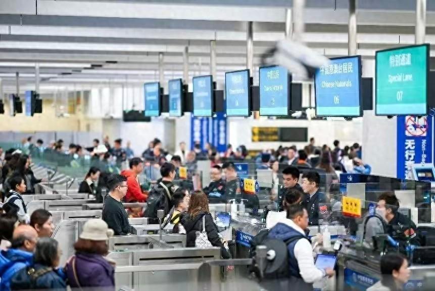 “不欢迎中国人”，德韩挂满中文标语，中国游客被区别对待，谁还去？  