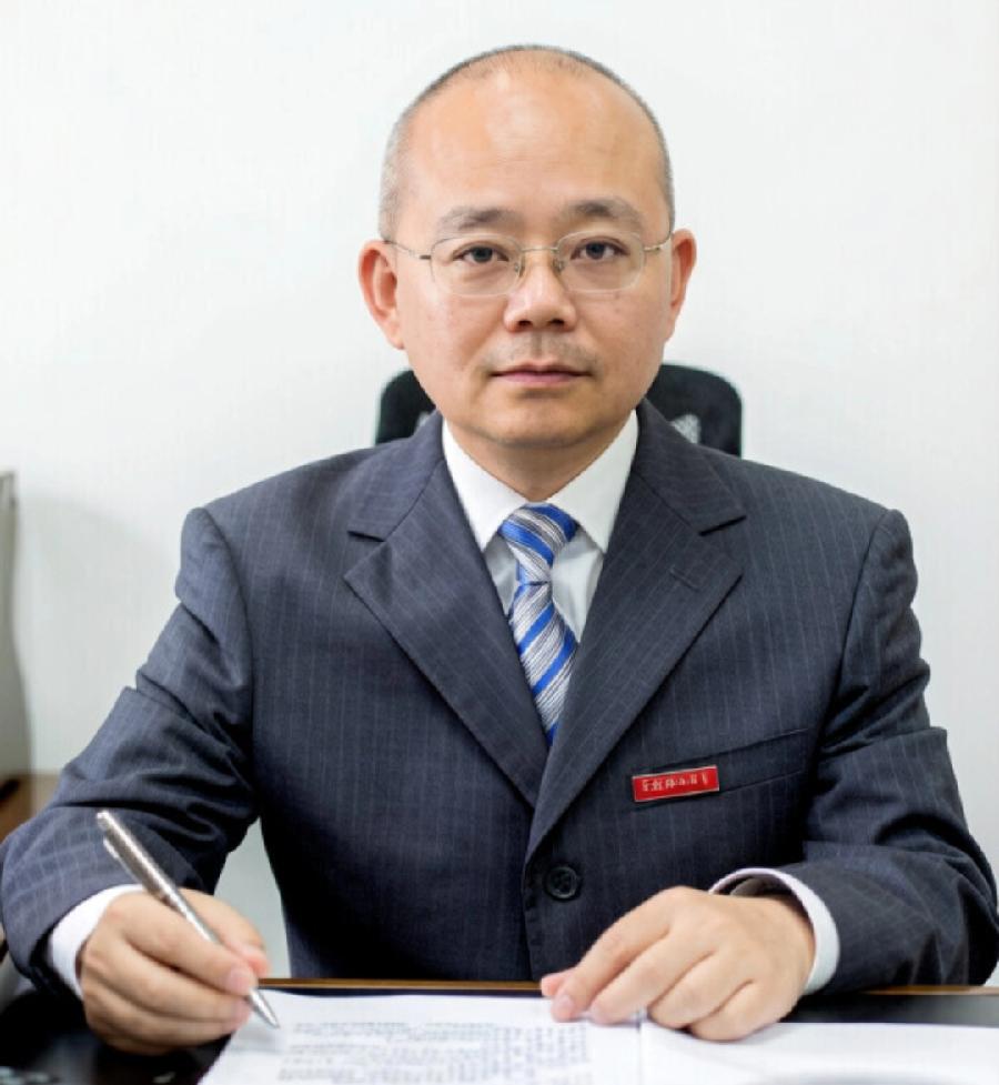 重庆理工大学副校长廖林清，60岁，秃顶，戴一副眼镜，一看就是学理科出身，资深技术