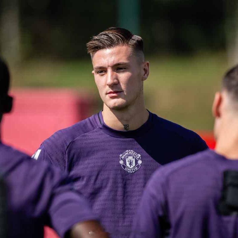 【舍什科食物中毒】曼联vs伯恩茅斯英超赛前新闻发布会，曼联主帅阿莫林透露，已经