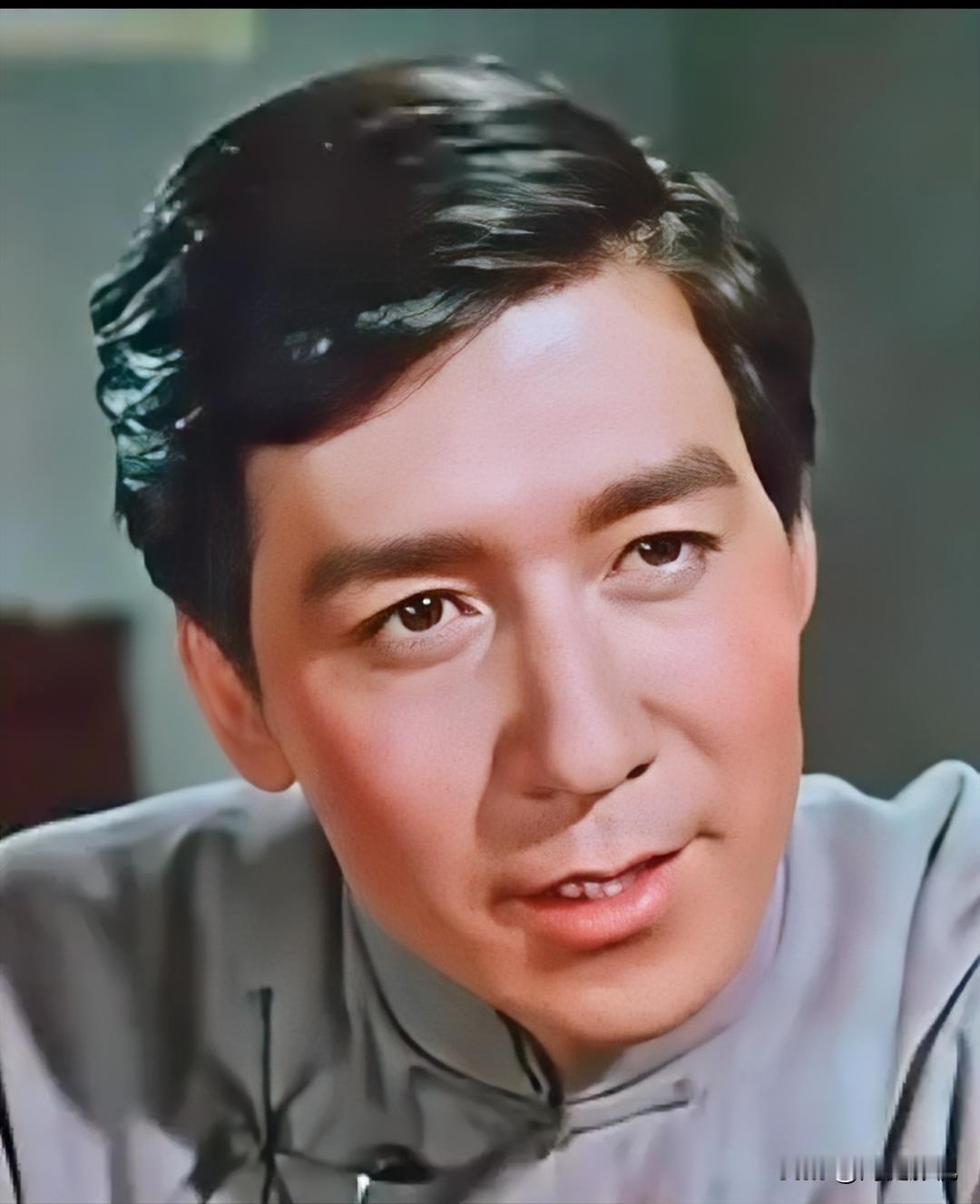 大家还记得这位男演员吗？没想到他已去世40年了，他年轻时相貌堂堂，身材魁梧，虽