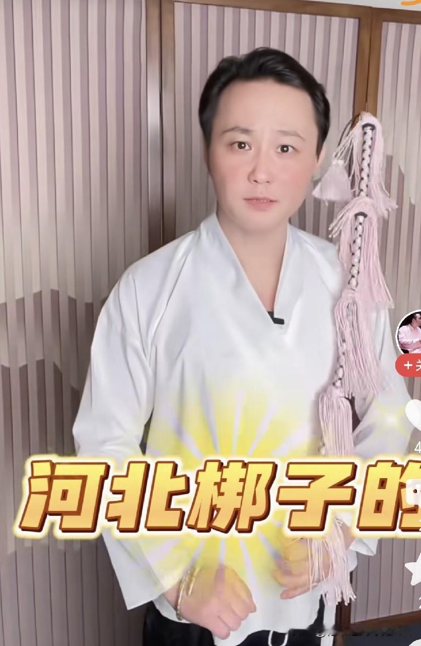 郭德纲昔日的大弟子闫云达调侃已然跌落神坛的郭德纲。他说啊，瞧瞧我，最近简直要成精