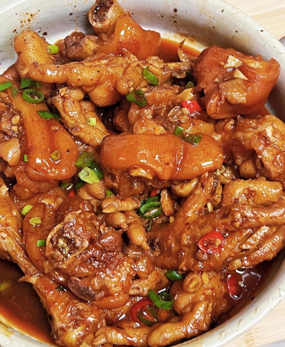 湖南小炒，长沙安置小区的小店值得打卡！长沙红妹子餐厅美食推荐：1、大手牵小