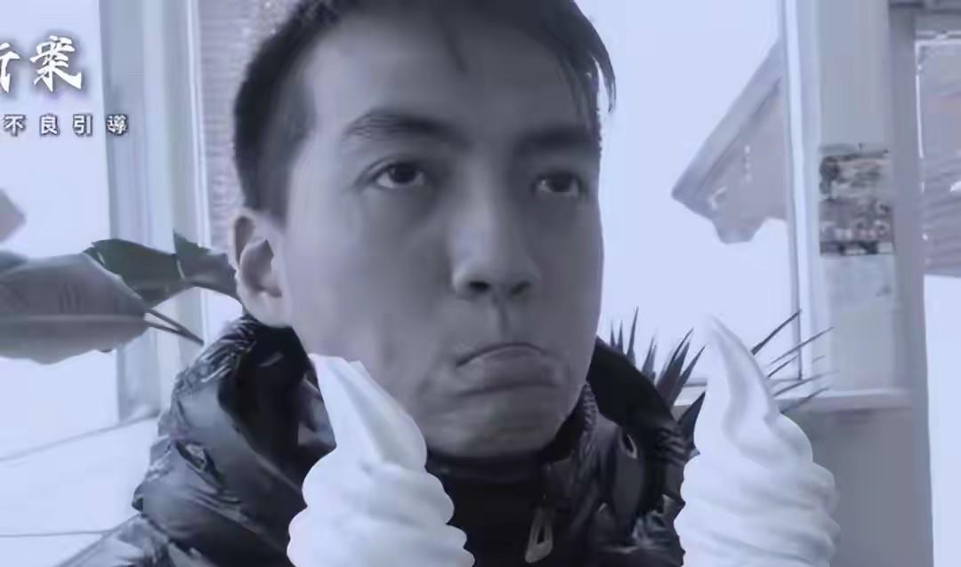 香港一家四口殒命酒店，男死者朋友说，他在半年前就被查出了抑郁症！[哭哭]这点不仅