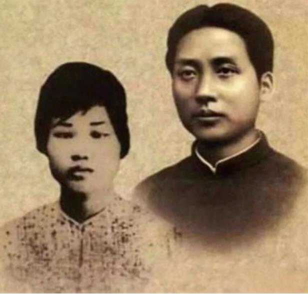 1949年，长沙刚解放，向振熙站在堂屋中央，手抚一张发黄的黑白照片，泪水止不住地