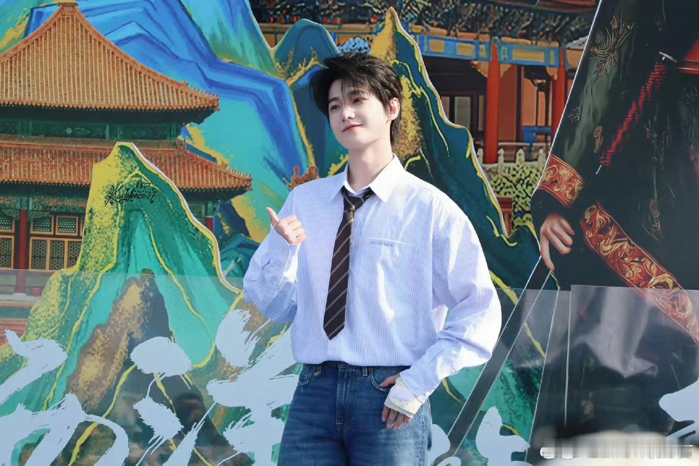 曝杨洋手里不缺剧本出于对原著男主“李叱”的角色认同，以及对合作方的信任，杨洋推掉