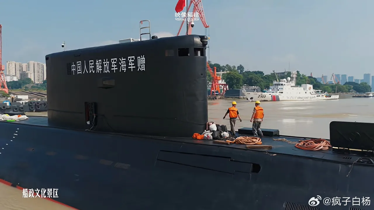 中国海军潜艇实力有多强？看看基洛级潜艇就知道了！这是退役的基洛级潜艇，看起来还是636型，这样的潜艇