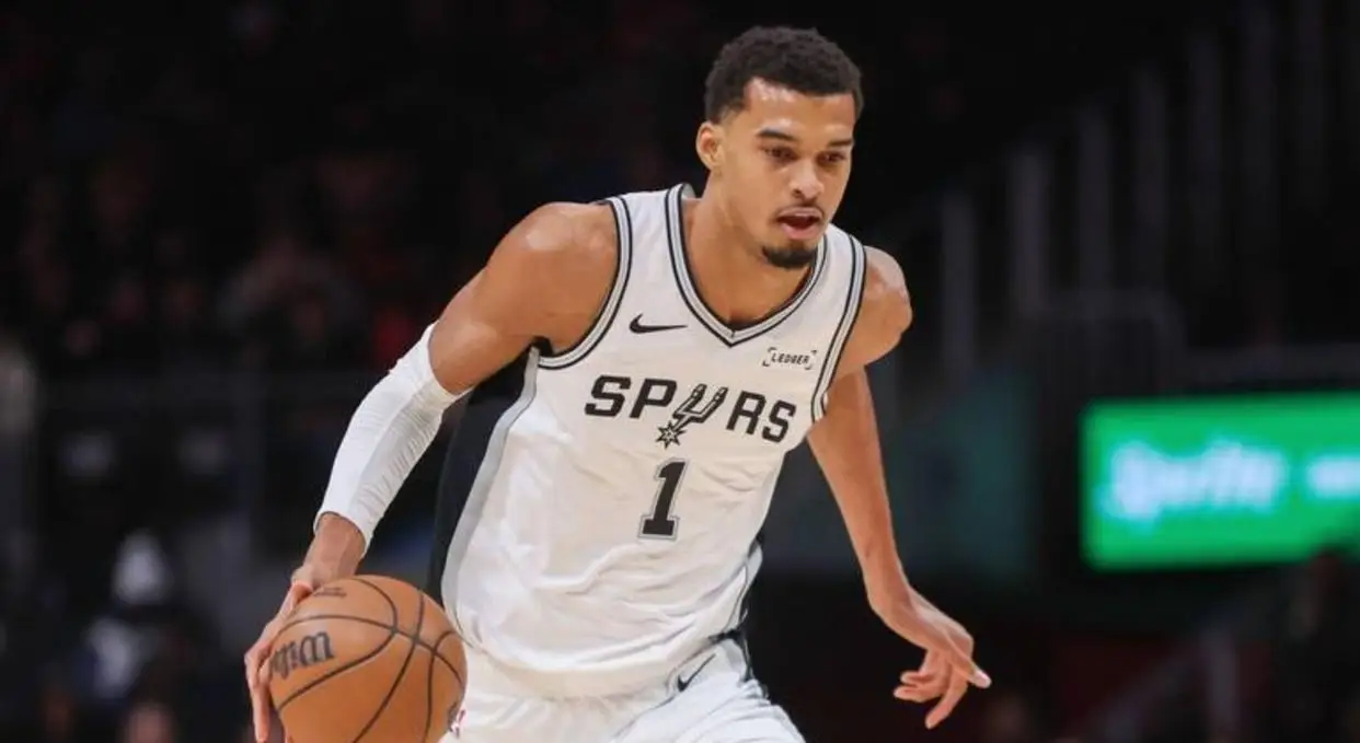 马刺的三分球防守为何质变了开赛季初期，马刺碰到三分强队经常吃瘪，赛季前17场