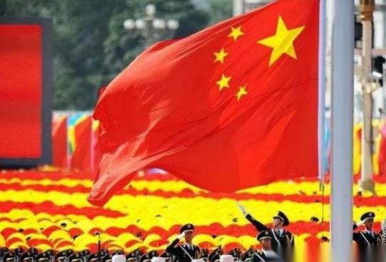 中国出现了一个怪相，我们现在变得比以往都要强大，但是美国欺负我们，日本欺负我们，