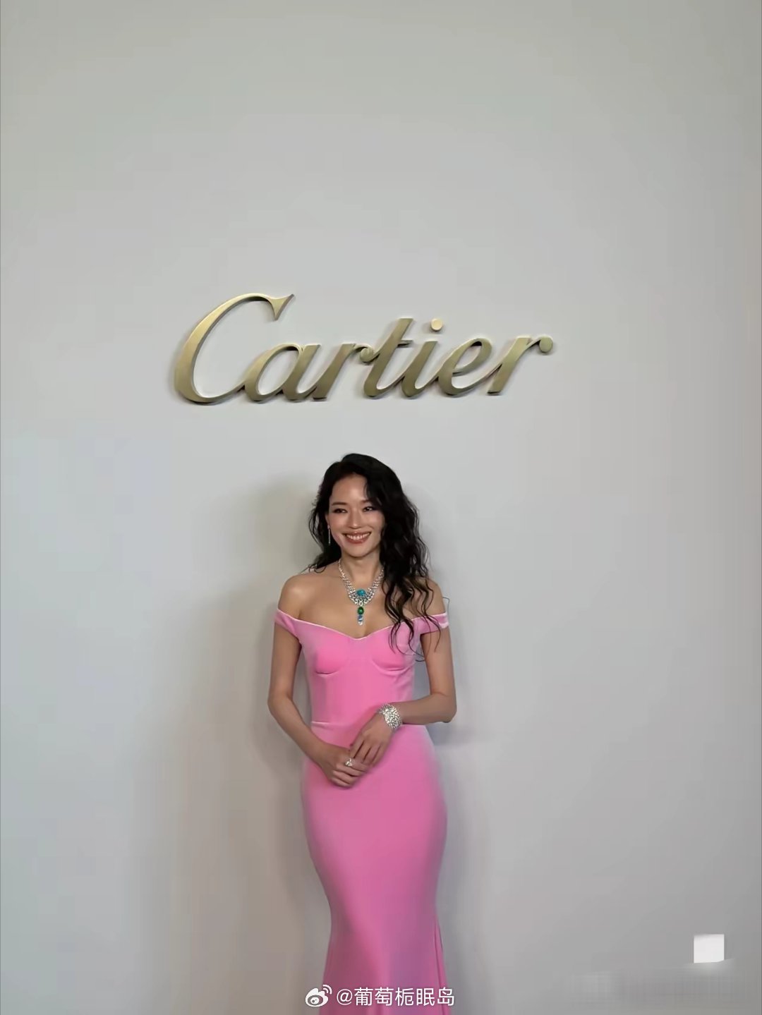 这种颜色是真显黑啊！舒淇都没hold住​​​
