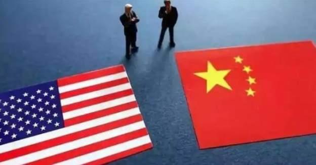 眼下，全世界都在看中美谁先撑不住。现在是中国有货卖不出，急着赚钱，美国是有钱买不