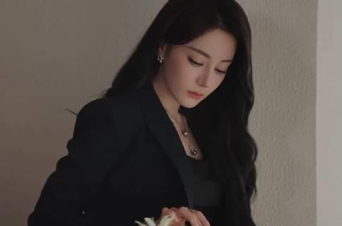 每次御木本拍得都好高级真亲闺女mikimoto全球代言人迪丽热巴​​​