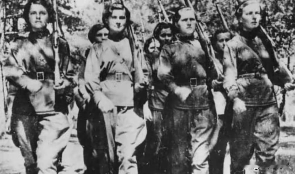 日本关东军战败，苏联俘虏1万多日本女兵，处理方法令日本人胆寒，1945年8月9日