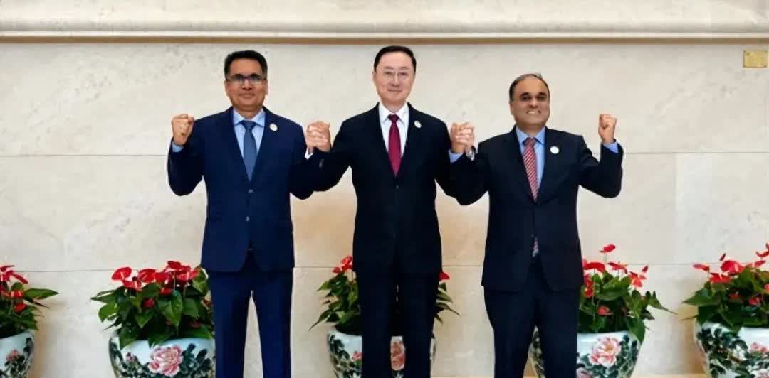 美媒：孟加拉让印度“冒烟了！”近日，一则中国、巴基斯坦和孟加拉国三国副外