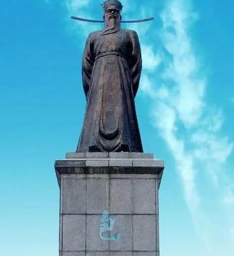 宋朝基本上没有贪官，知道为啥不？包拯当开封市市长的时候，年薪换算成现在的人民币，