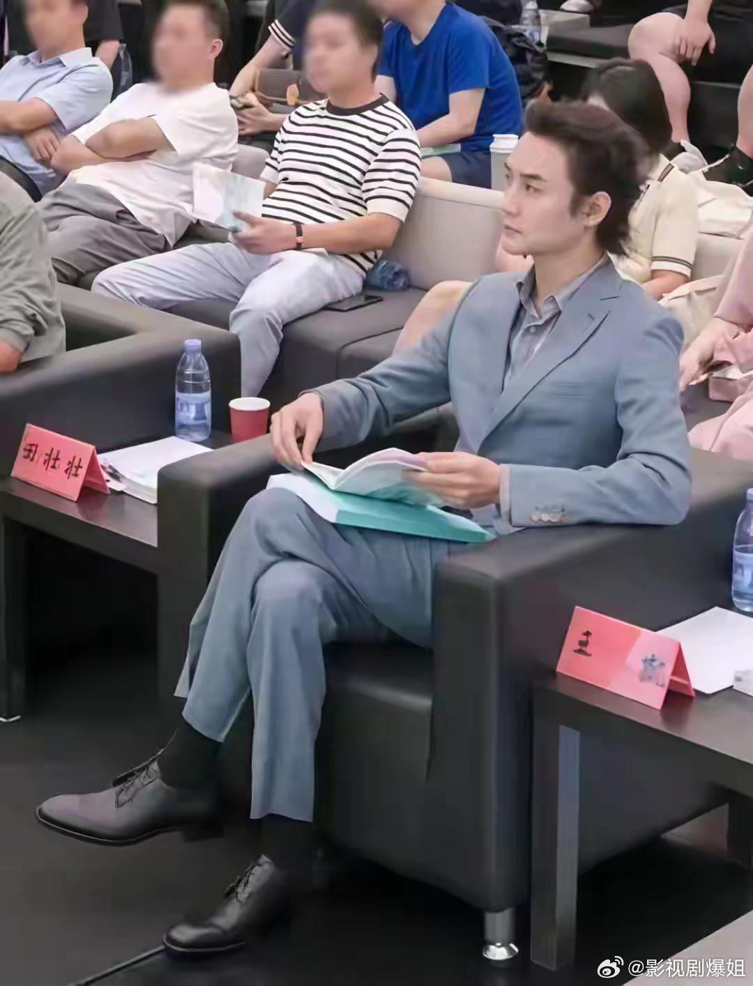 王凯这大背头挺有派头的​​​