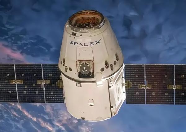 4400颗星链"俯身"逼宫！距中国空间站30公里，商业外衣下藏着啥猫腻？家