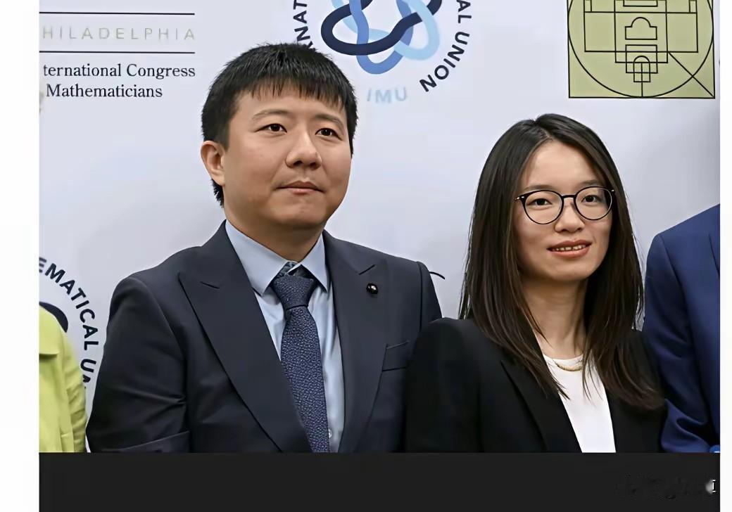 因为邓煜，深圳高级中学成就了北大，北大也成就了深高级，有了这位菲尔兹奖的得主，北