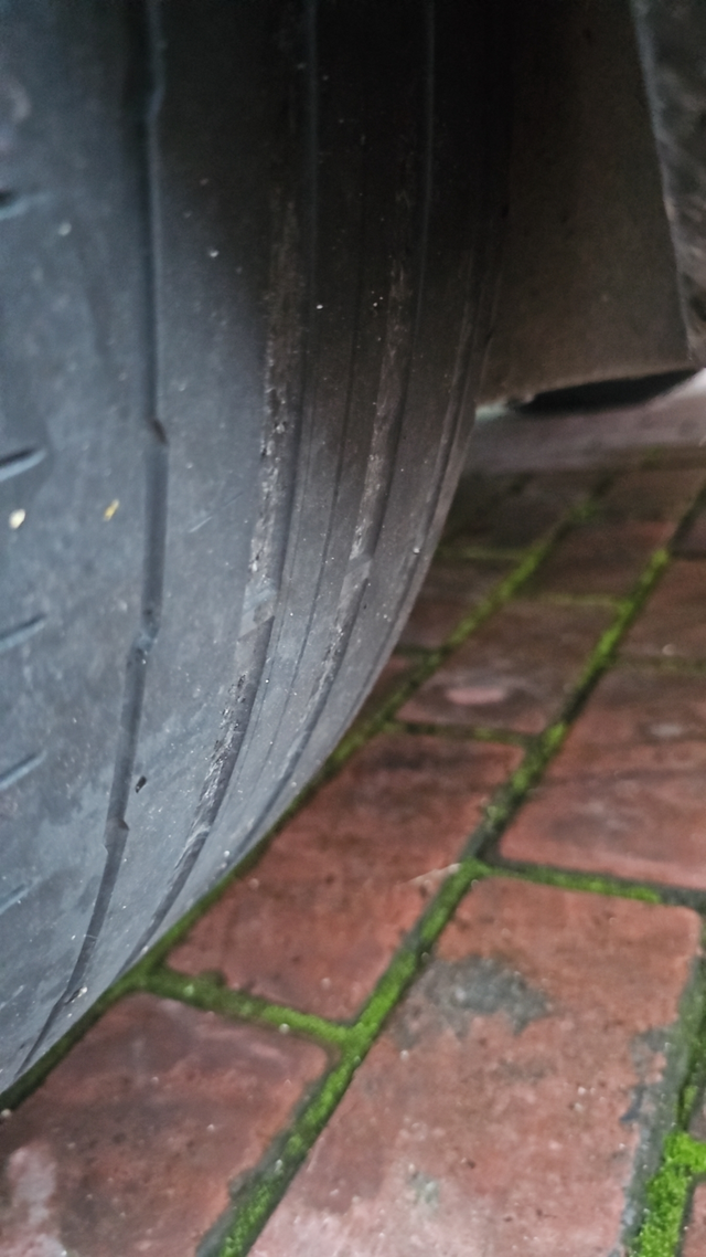 宋L提车两个多月后轮异常磨损里程9850，两后轮已经到安全线。今天去4儿子店检