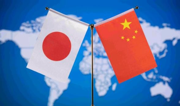 日本国内终于有人出来说实话了！11月16日，曾任朝日新闻记者的佐藤章表示，高市及