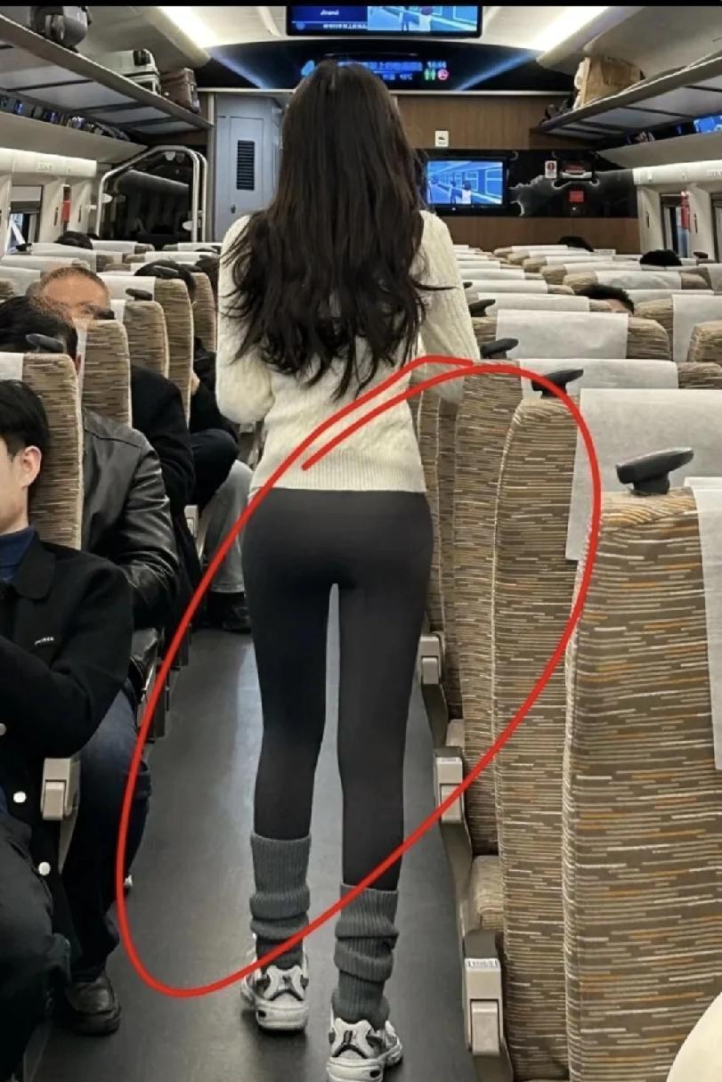 高铁上，大叔的目光在邻座女士的裤子上停留了三次。那是一条被称作“臀线神器”的鲨
