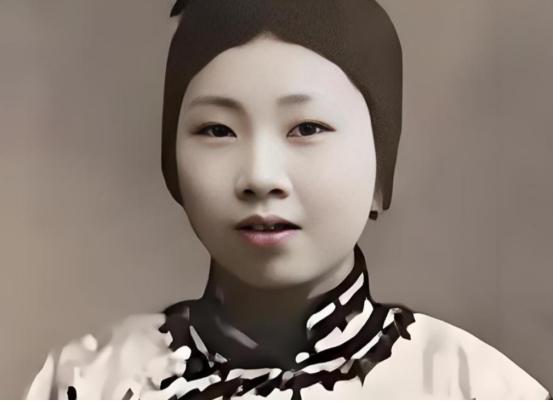 1904年，杭州富商之女，嫁给了个穷书生，陪嫁三处豪宅及上万两白银！世人皆笑她“