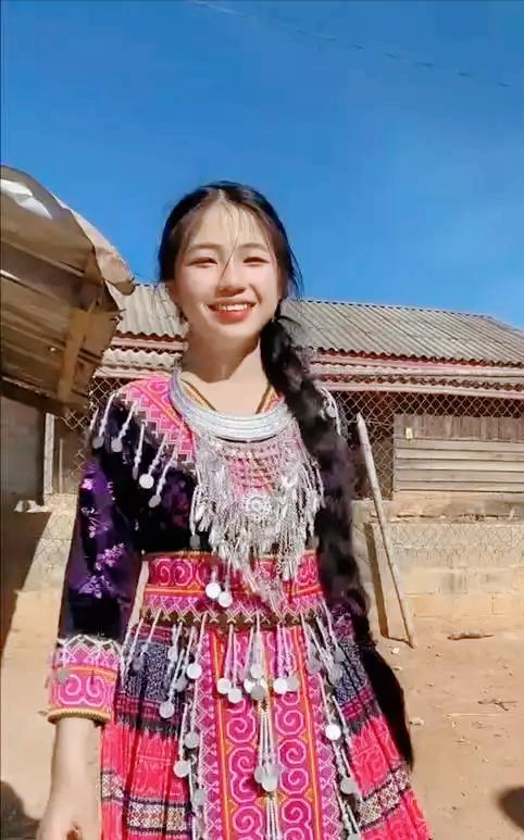 世界有个国家，满街都是汉字，还以为是在中国，美女都想嫁到中国。同样是受中国文化影