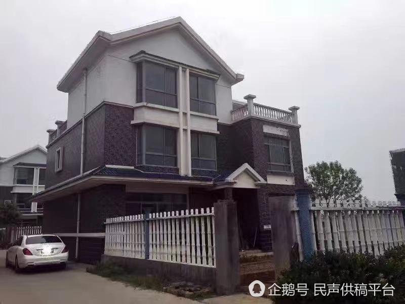 山东滨州一美女叫卖别墅要价99万