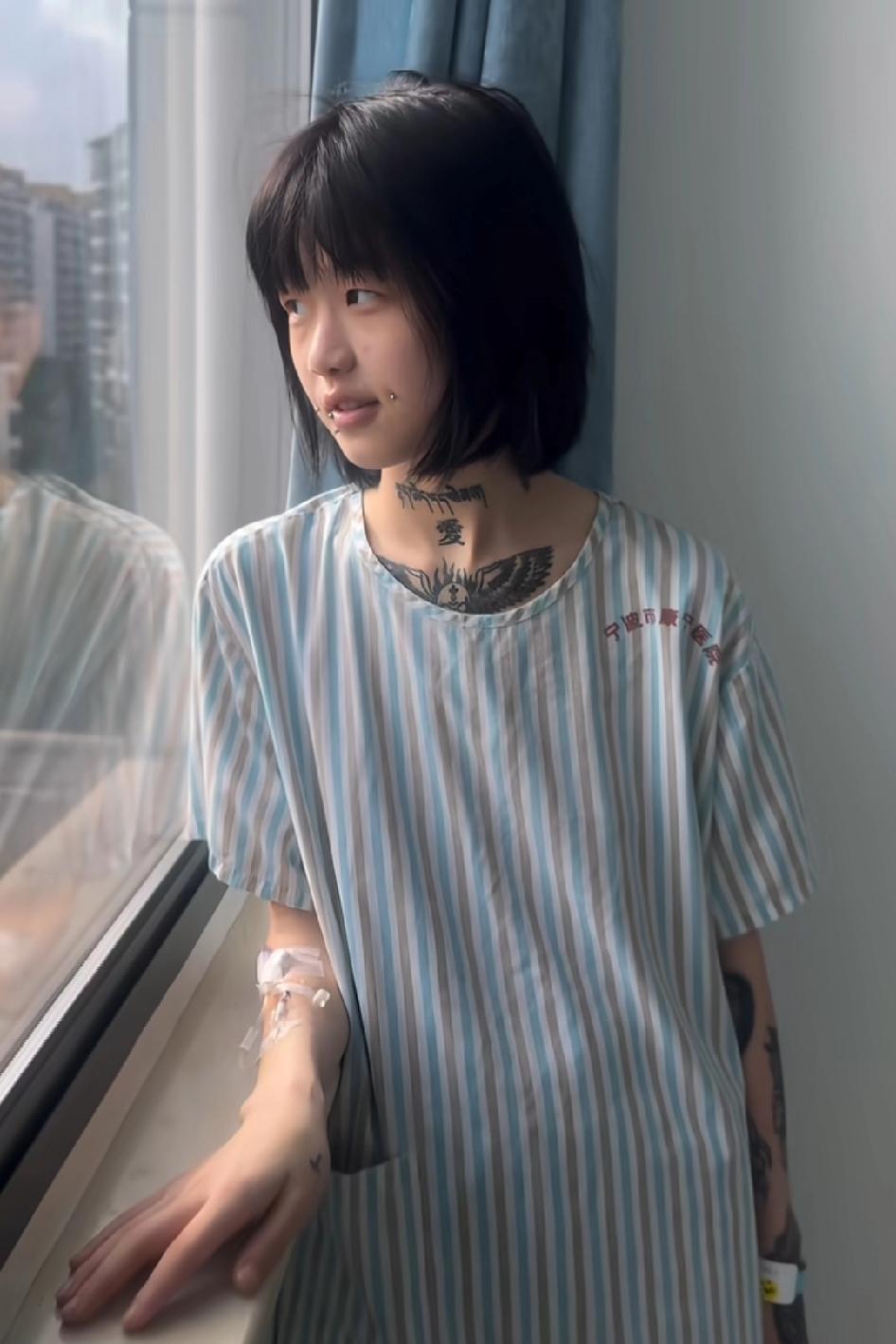 女孩问脖子上的纹身可以洗掉吗？就是洗来完全看不见的那种，去把嘴上的，脸上的钉钉