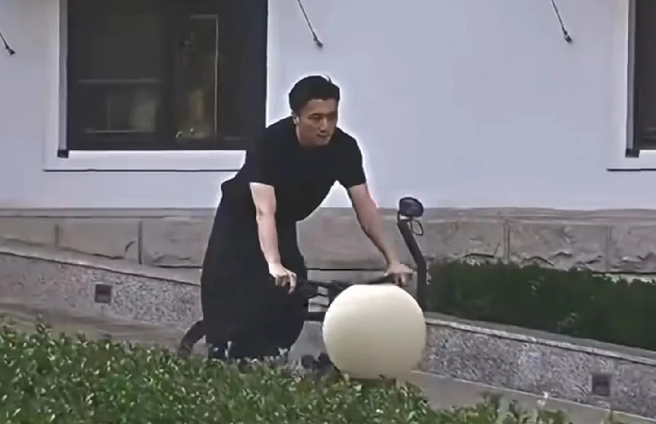 谢霆锋是怎么做到一年比一年年轻的，40多岁的年龄面部还这么紧致，还是阳光帅气的大