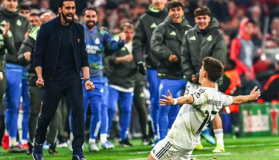 不破不立！皇马欧冠出局后换帅，阿韦洛亚下课在即塞尔电台消息，皇马欧冠遭拜仁双杀出