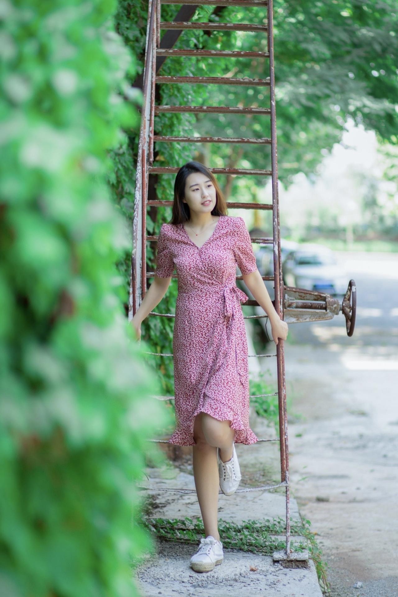 咖啡厅外拍一张📷机身：佳能5D3镜头：佳501.8机内参数参考👇