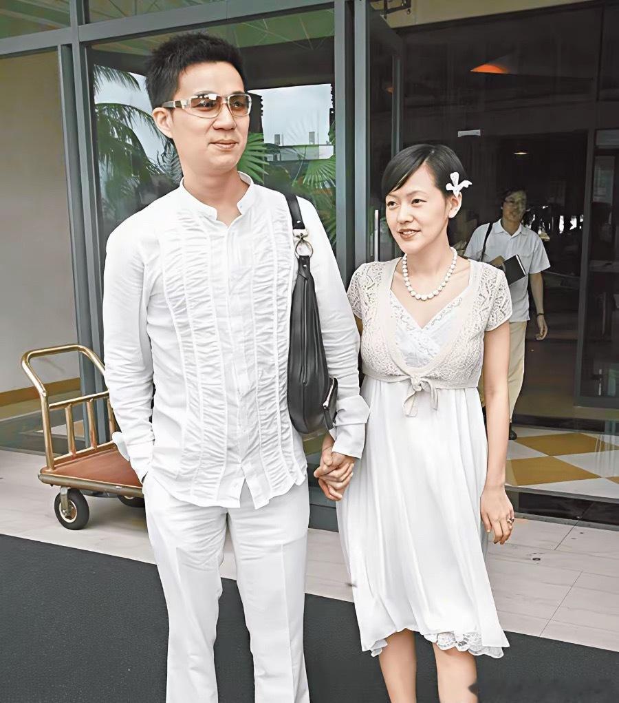 许雅钧接触过比小S美的女子多得是，但比小S会赚钱的女子还真不多，这应该是小S能守