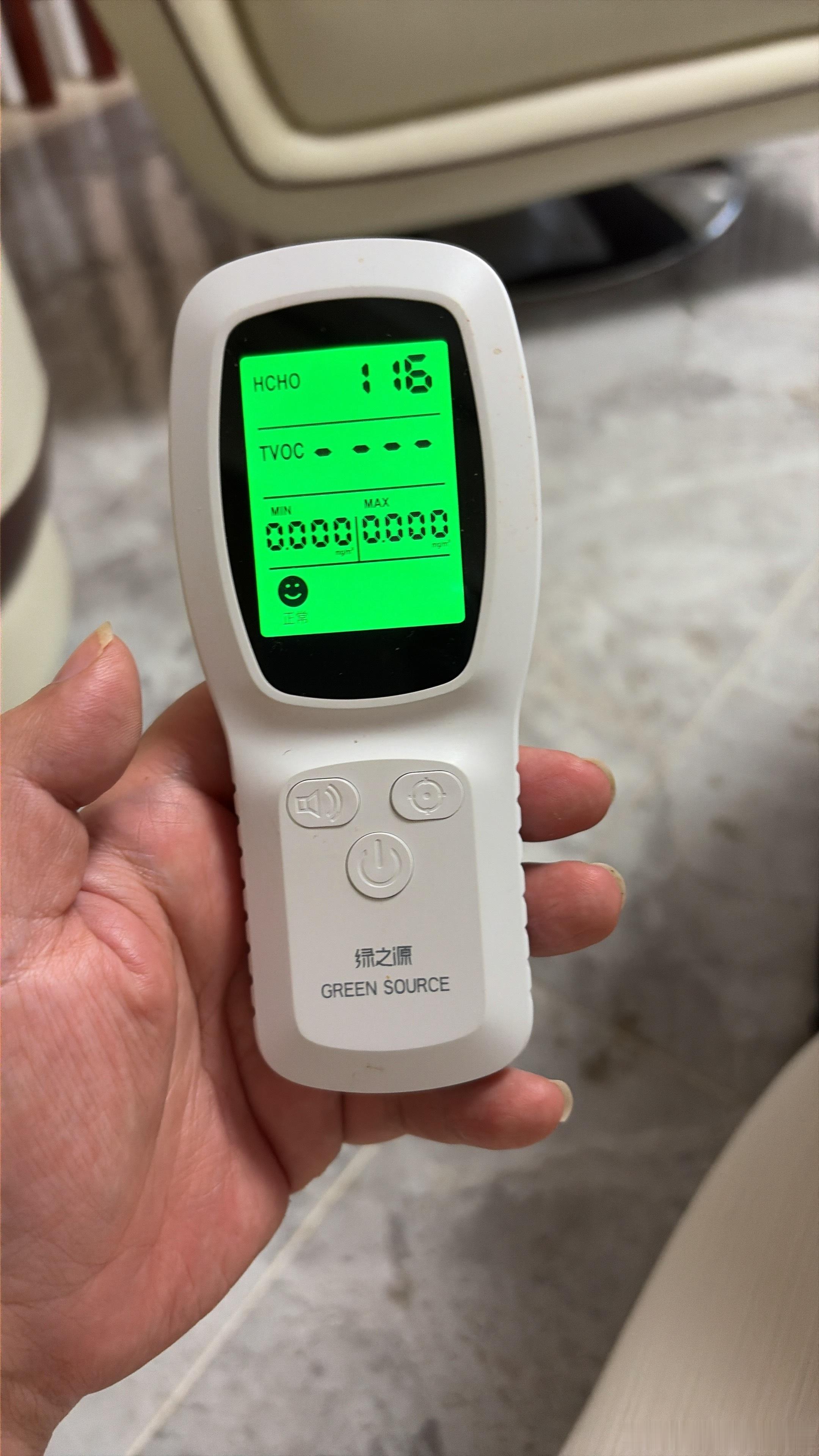 因为碰上了白海豚，猪队友周日从常州回来的飞机取消了，然后坐高铁回来的。高铁只买到