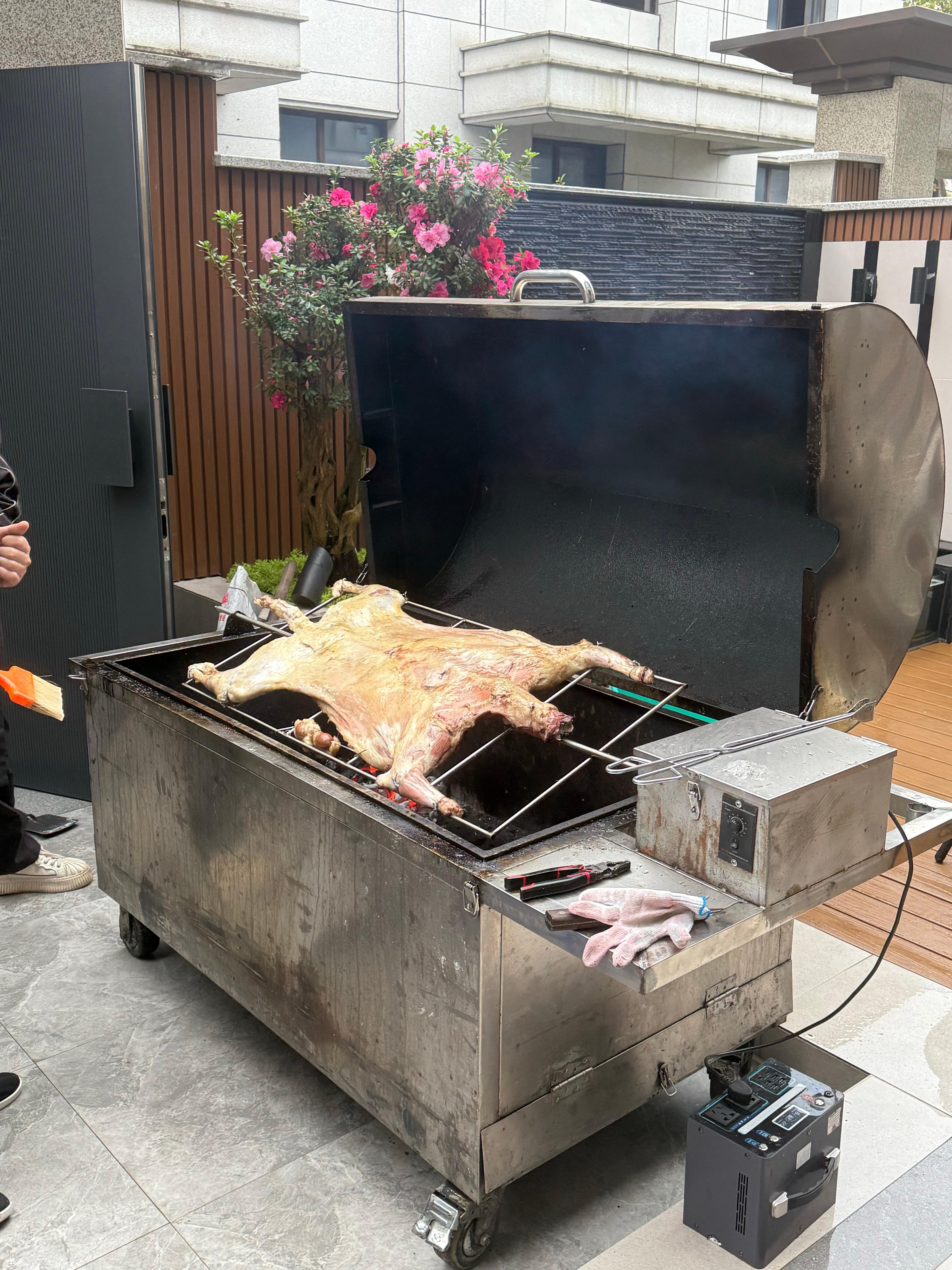 终于实现在家吃烤全羊了​​​