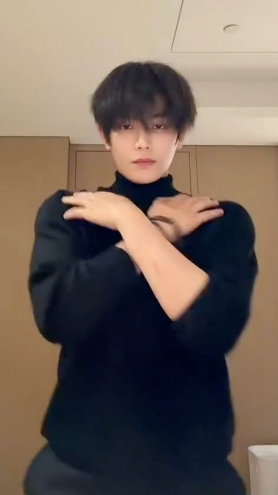 丁禹兮穿黑色高领毛衣跳姐姐有点坏丁禹兮穿黑色高领毛衣跳姐姐有点坏纯情卫韫火辣