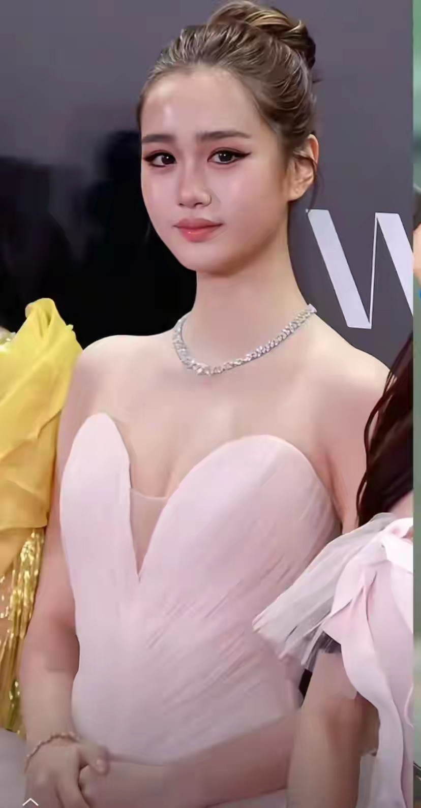 钟丽缇小女儿美得太绝了，360度无死角，辨识度拉满！