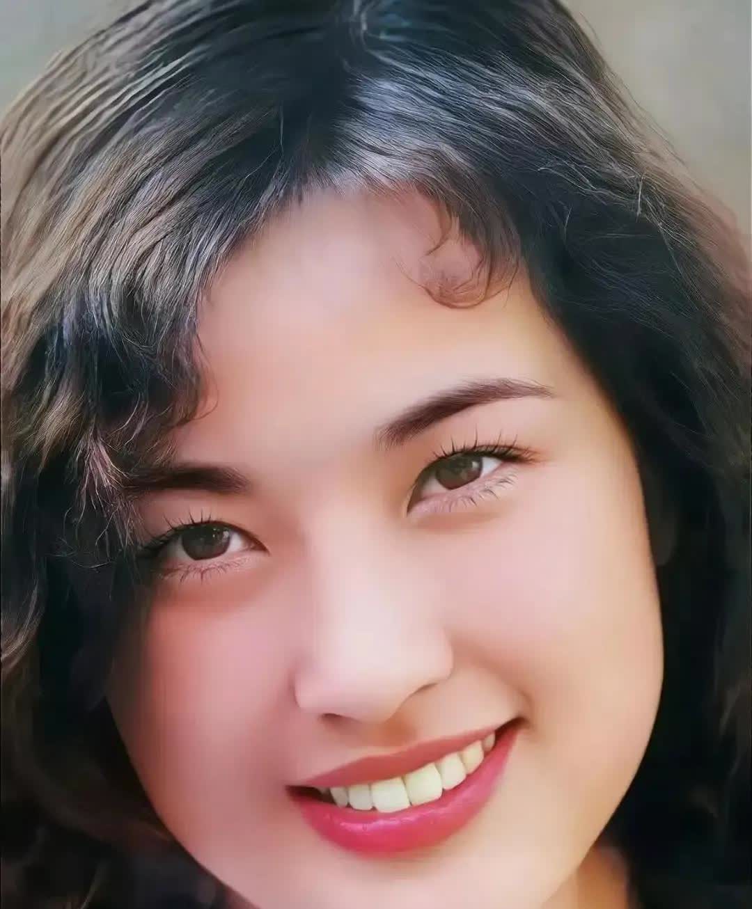 当年刘晓庆的美真照真是:沉鱼落雁，闭月羞花。风华绝代，女貌风流。